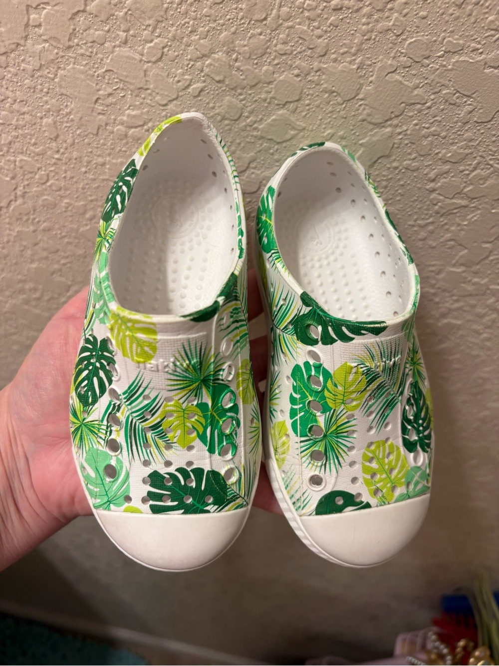 Native Shoes Green Tropical Palm Tree Print Slip-On Shoes Jefferson Style C8 - Picture 2 of 4